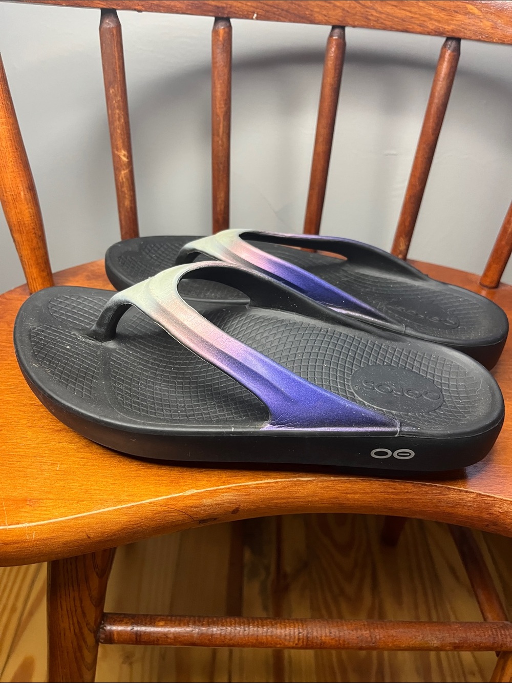 OOFOS OOlala Luxe Recovery Sandals Calypso Purple Blue Iridescent Women’s 7